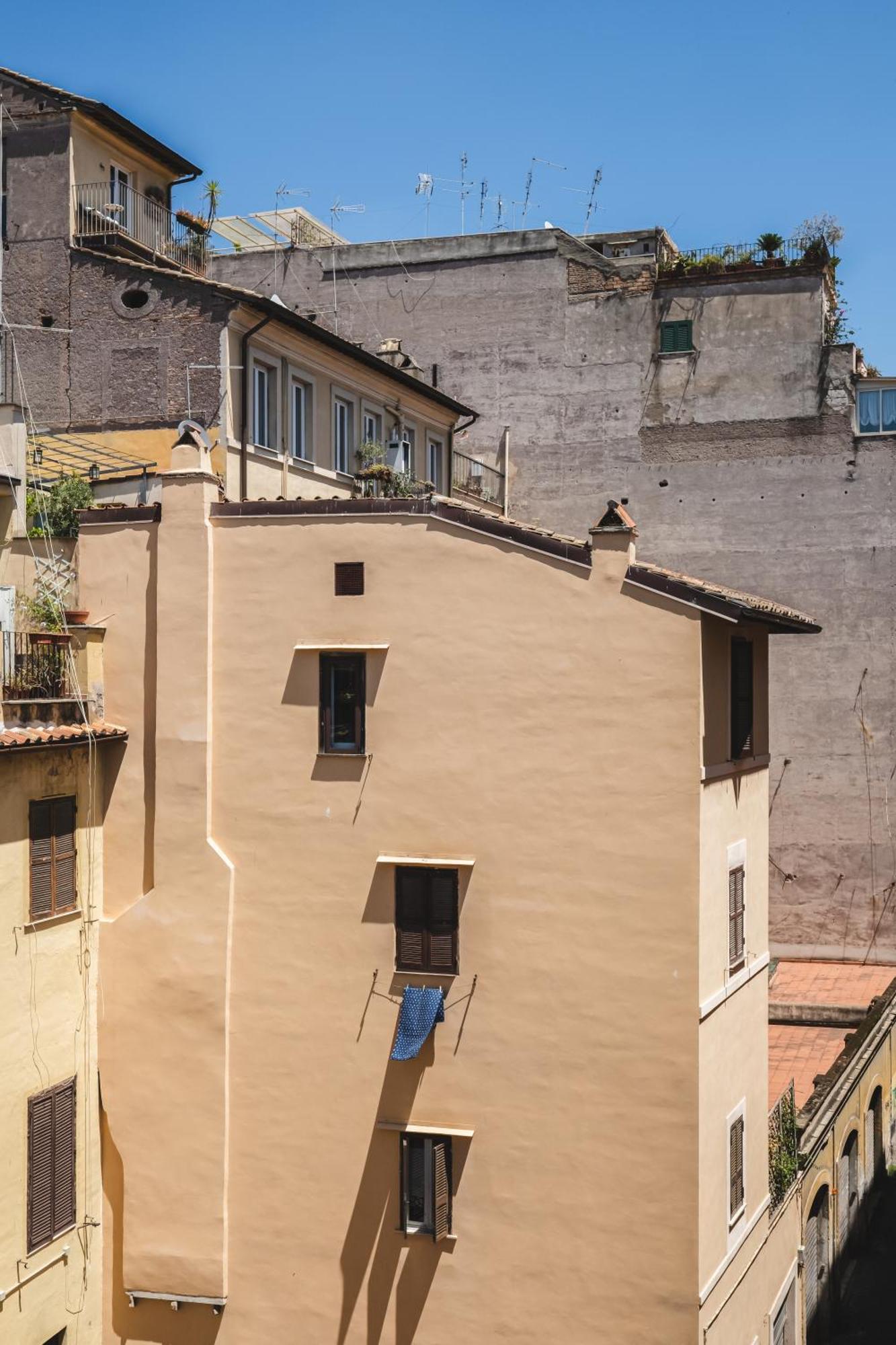 Valeria Terrace - Monti, * Roma